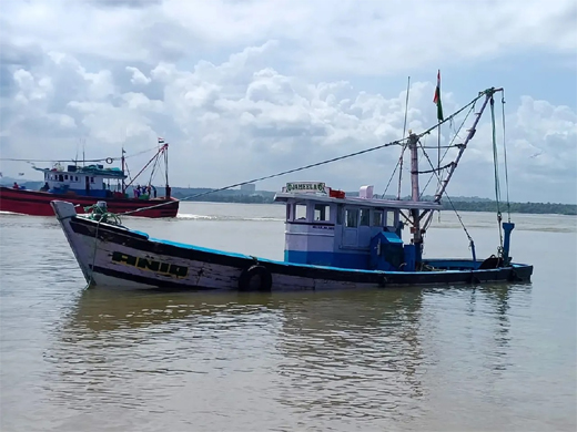 Boat sinks off